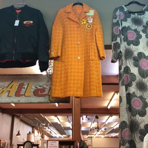 Meet your Posher! - Picture 4 of 6